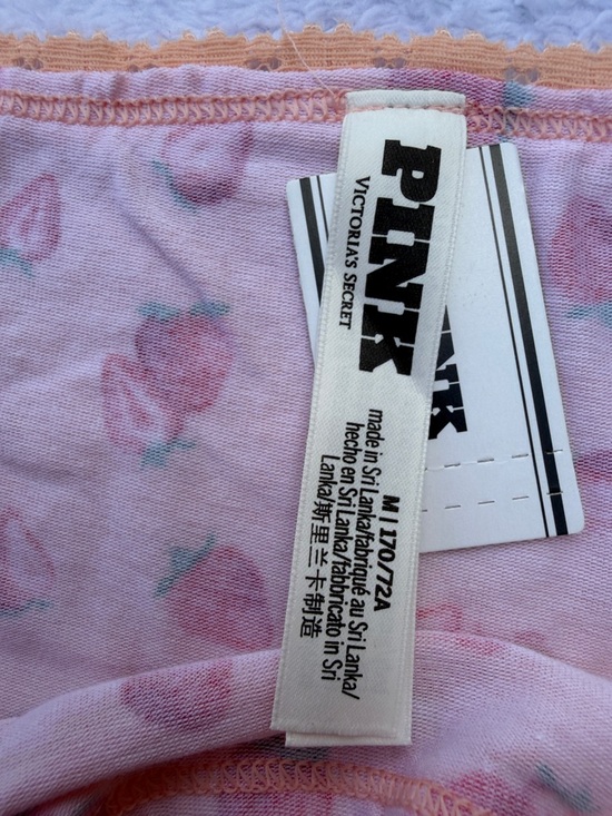 PINK Victoria's Secret Peach Strawberry Print Boyshorts - Picture 3 of 4